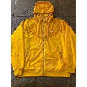 NIKE — Windbreaker